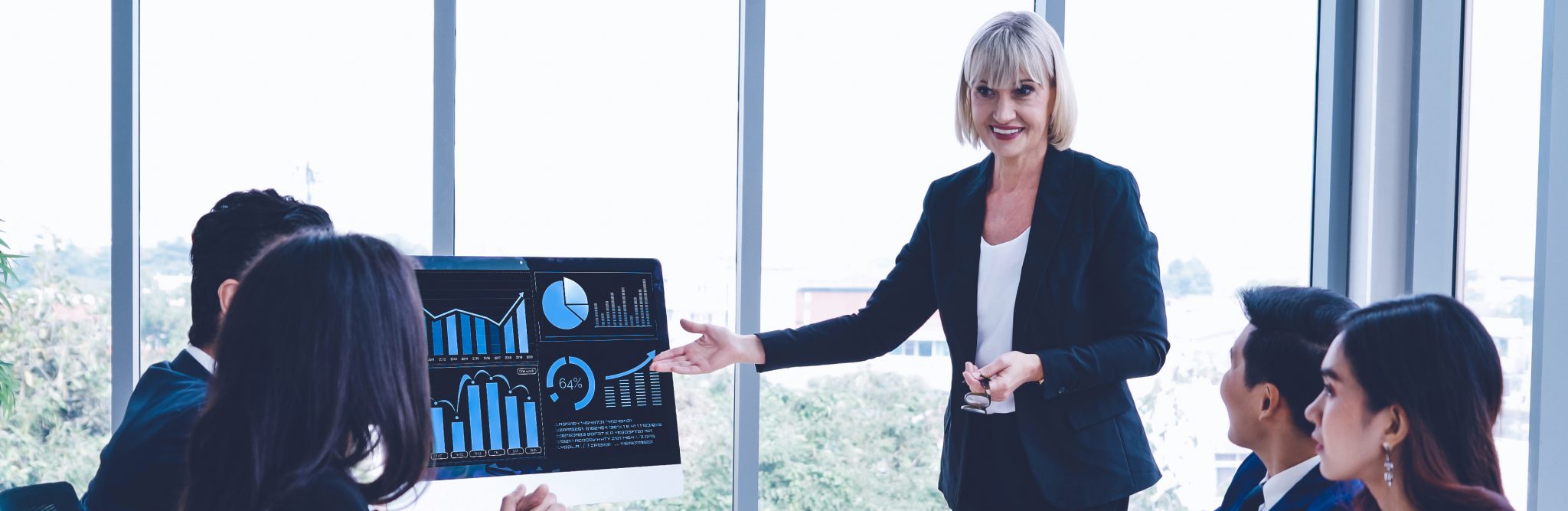 Woman explaining Trade Credit Insurance