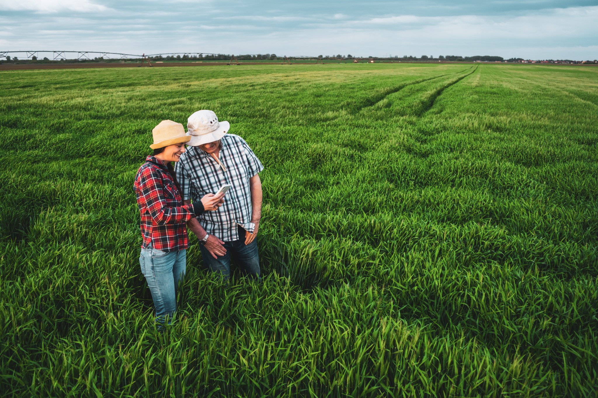 Couple reading FOODprint
